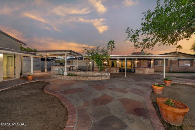 7221 E Sabino Vista Drive, Tucson, AZ 85750