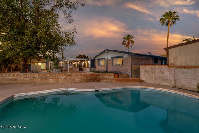 7221 E Sabino Vista Drive, Tucson, AZ 85750