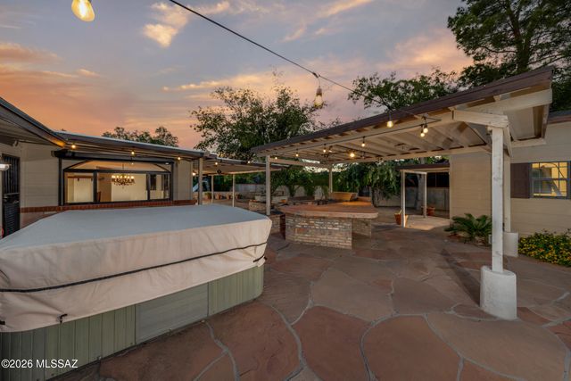 7221 E Sabino Vista Drive, Tucson, AZ 85750
