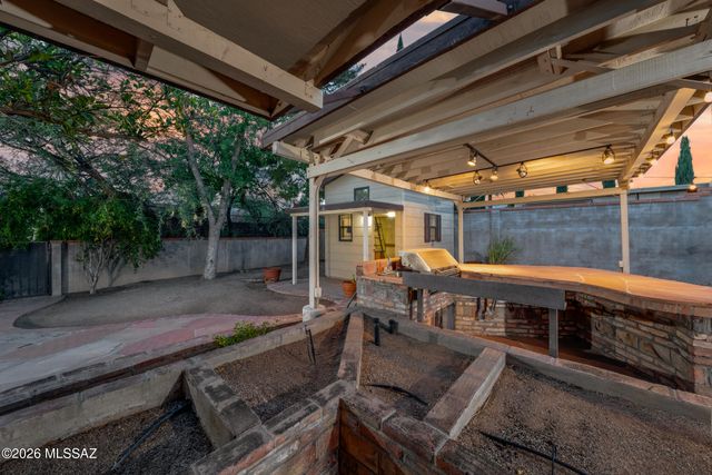 7221 E Sabino Vista Drive, Tucson, AZ 85750