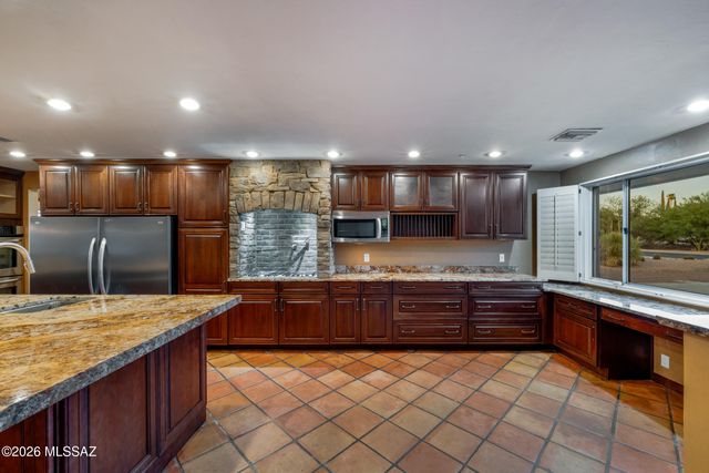 7221 E Sabino Vista Drive, Tucson, AZ 85750
