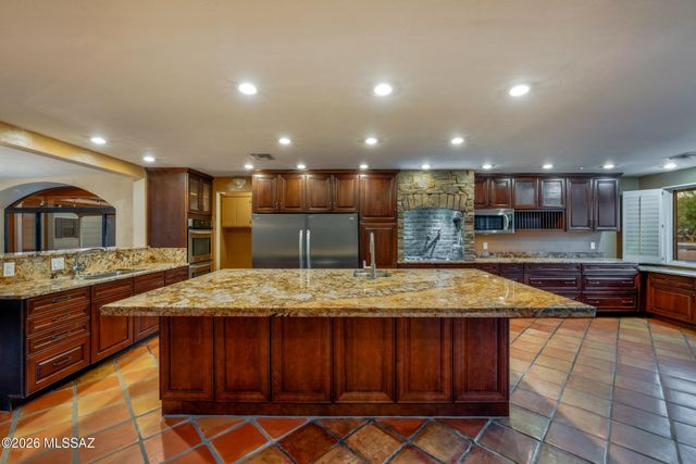 7221 E Sabino Vista Drive, Tucson, AZ 85750
