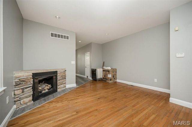 2922 Sidney Street, St Louis, MO 63104