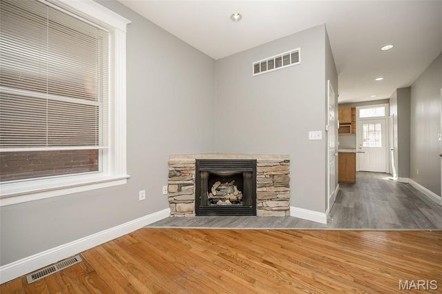 2922 Sidney Street, St Louis, MO 63104