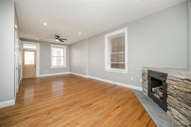 2922 Sidney Street, St Louis, MO 63104