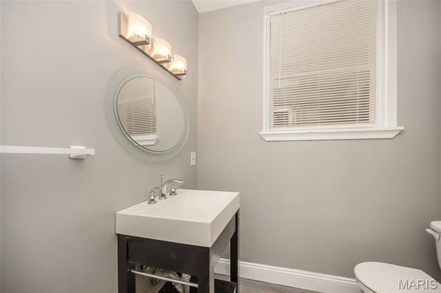 2922 Sidney Street, St Louis, MO 63104