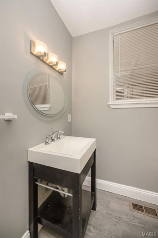 2922 Sidney Street, St Louis, MO 63104