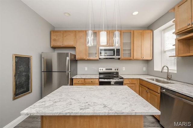 2922 Sidney Street, St Louis, MO 63104