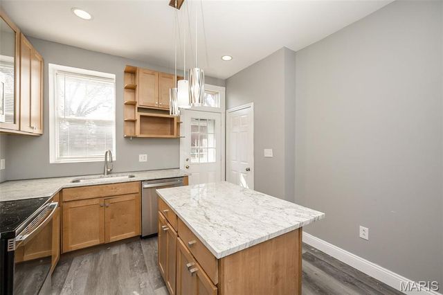 2922 Sidney Street, St Louis, MO 63104