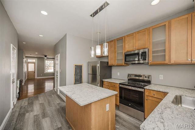 2922 Sidney Street, St Louis, MO 63104