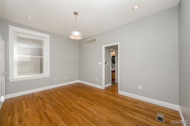 2922 Sidney Street, St Louis, MO 63104