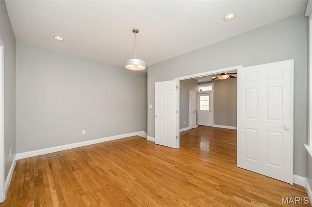 2922 Sidney Street, St Louis, MO 63104