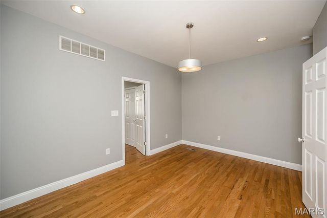 2922 Sidney Street, St Louis, MO 63104