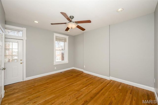 2922 Sidney Street, St Louis, MO 63104