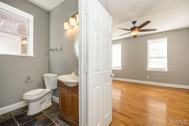 2922 Sidney Street, St Louis, MO 63104