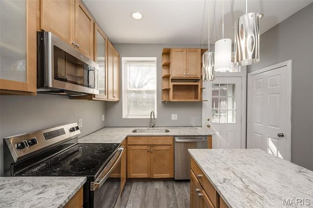 2922 Sidney Street, St Louis, MO 63104