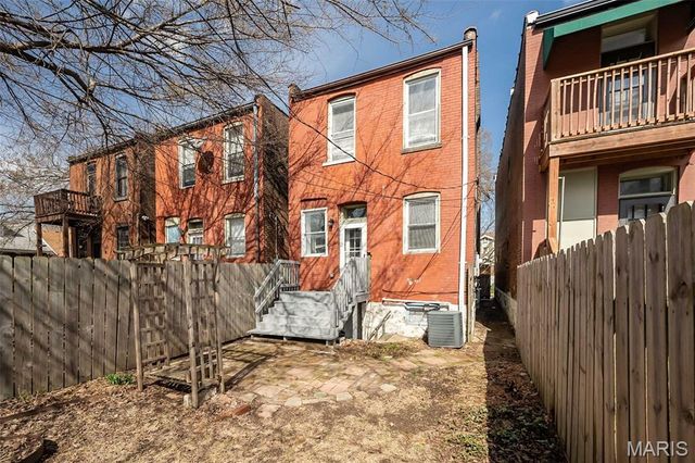 2922 Sidney Street, St Louis, MO 63104