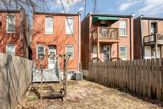 2922 Sidney Street, St Louis, MO 63104