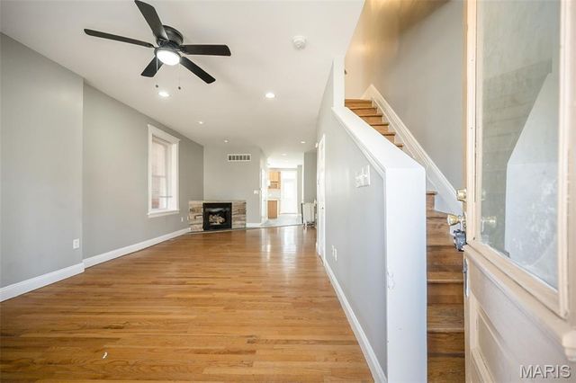 2922 Sidney Street, St Louis, MO 63104