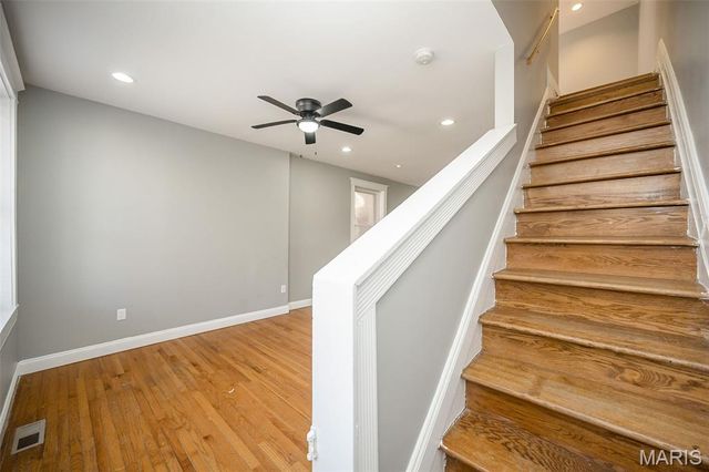 2922 Sidney Street, St Louis, MO 63104