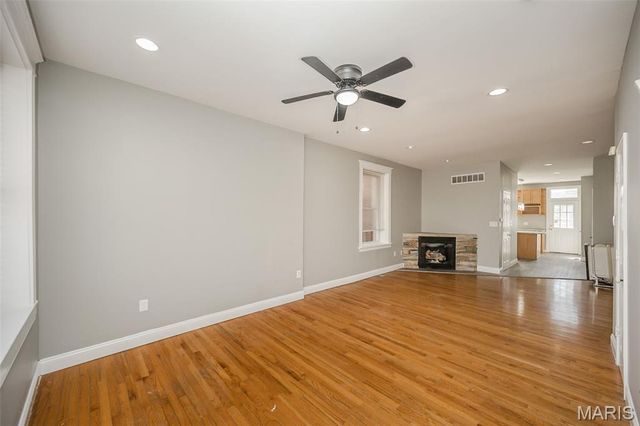 2922 Sidney Street, St Louis, MO 63104