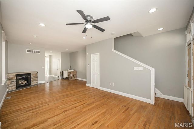 2922 Sidney Street, St Louis, MO 63104