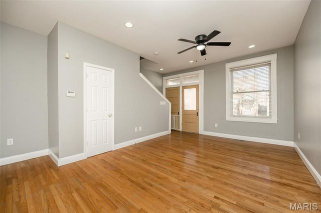 2922 Sidney Street, St Louis, MO 63104