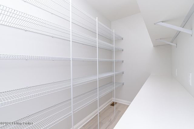 282 Dalton Dr, Fisherville, KY 40023