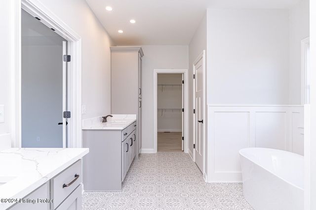 282 Dalton Dr, Fisherville, KY 40023