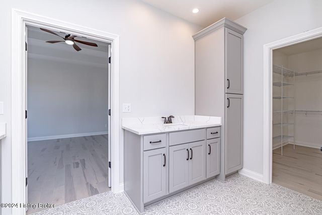 282 Dalton Dr, Fisherville, KY 40023