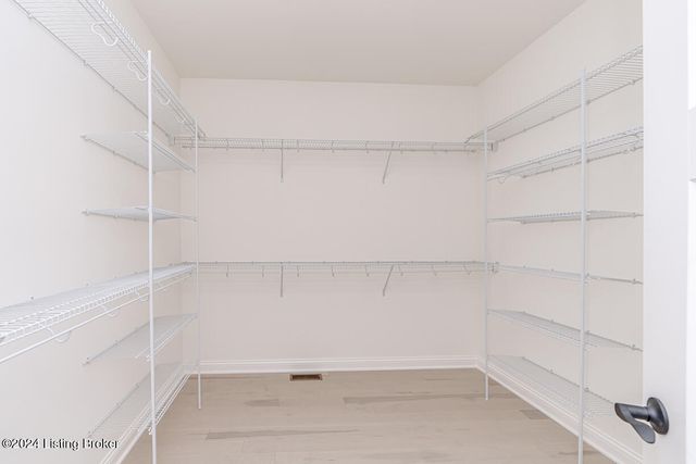 282 Dalton Dr, Fisherville, KY 40023