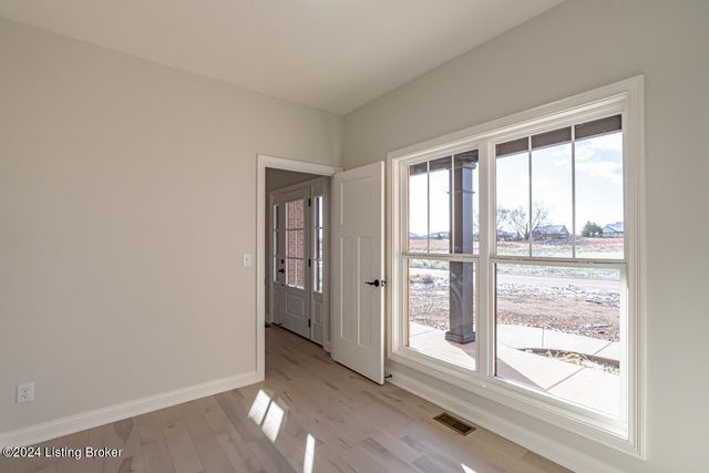 282 Dalton Dr, Fisherville, KY 40023