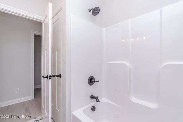 282 Dalton Dr, Fisherville, KY 40023