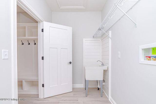 282 Dalton Dr, Fisherville, KY 40023