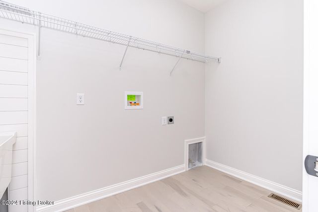 282 Dalton Dr, Fisherville, KY 40023