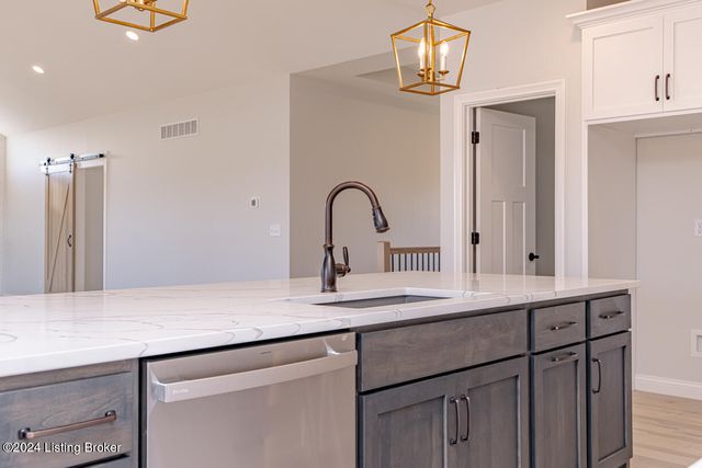 282 Dalton Dr, Fisherville, KY 40023