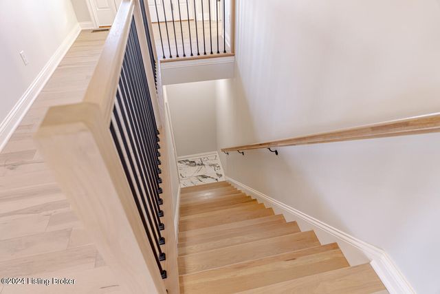 282 Dalton Dr, Fisherville, KY 40023