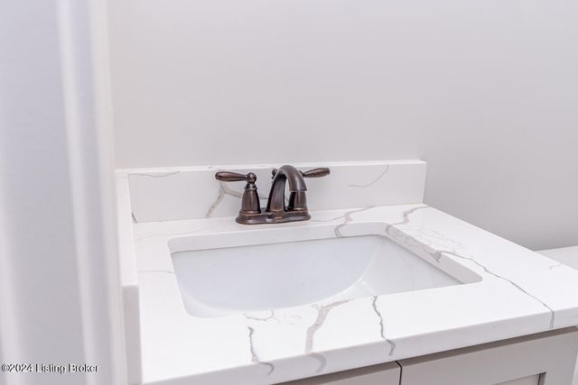 282 Dalton Dr, Fisherville, KY 40023