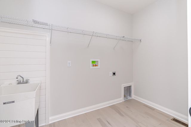 282 Dalton Dr, Fisherville, KY 40023