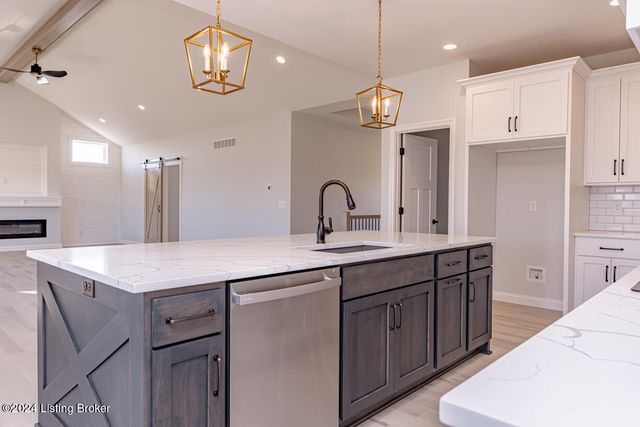 282 Dalton Dr, Fisherville, KY 40023