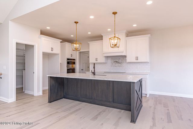 282 Dalton Dr, Fisherville, KY 40023