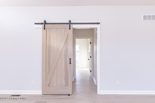 282 Dalton Dr, Fisherville, KY 40023