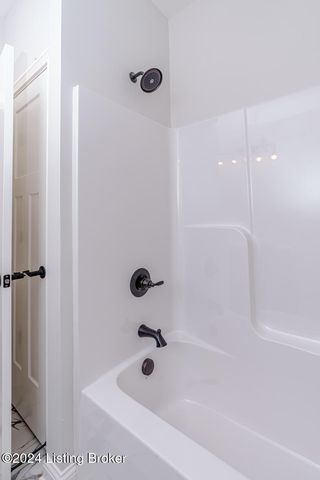 282 Dalton Dr, Fisherville, KY 40023