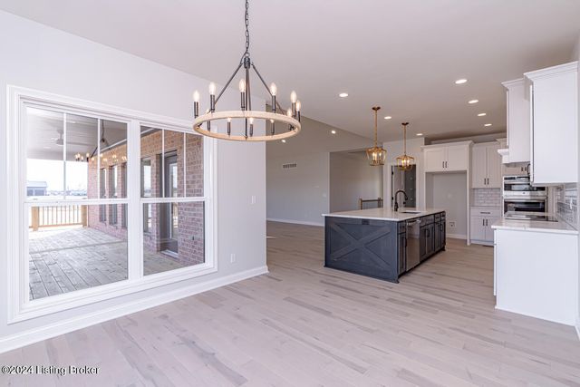 282 Dalton Dr, Fisherville, KY 40023