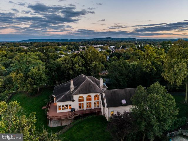 4 SENTRY POINT RD, Lemoyne, PA 17043