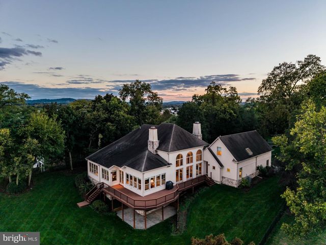 4 SENTRY POINT RD, Lemoyne, PA 17043