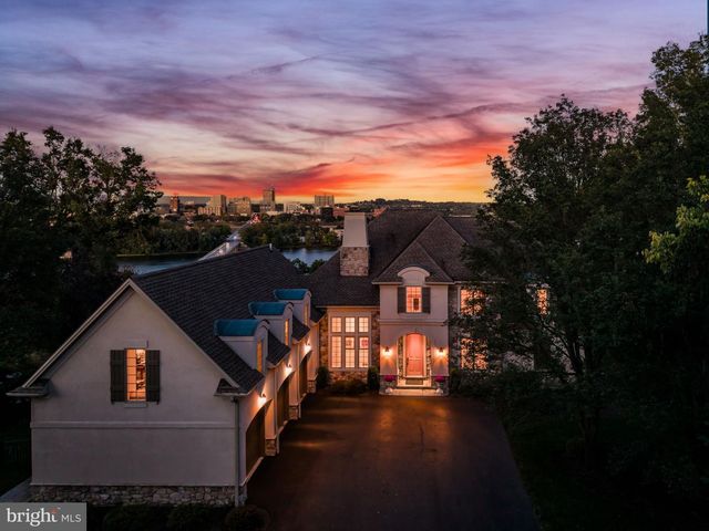 4 SENTRY POINT RD, Lemoyne, PA 17043
