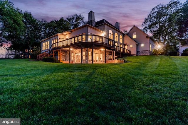 4 SENTRY POINT RD, Lemoyne, PA 17043