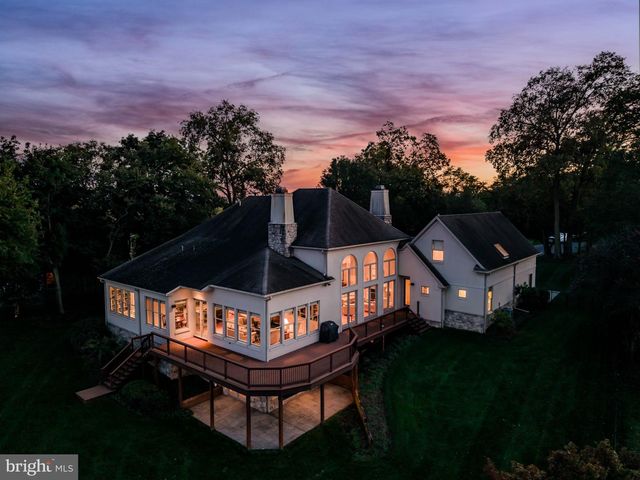 4 SENTRY POINT RD, Lemoyne, PA 17043