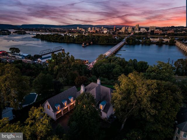4 SENTRY POINT RD, Lemoyne, PA 17043